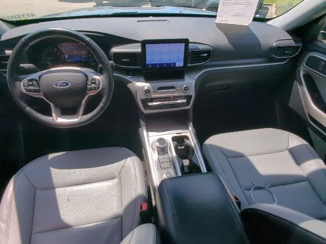 Used 2021 Ford Explorer XLT w/ Equipment Group 202A AWD/4WD image 16