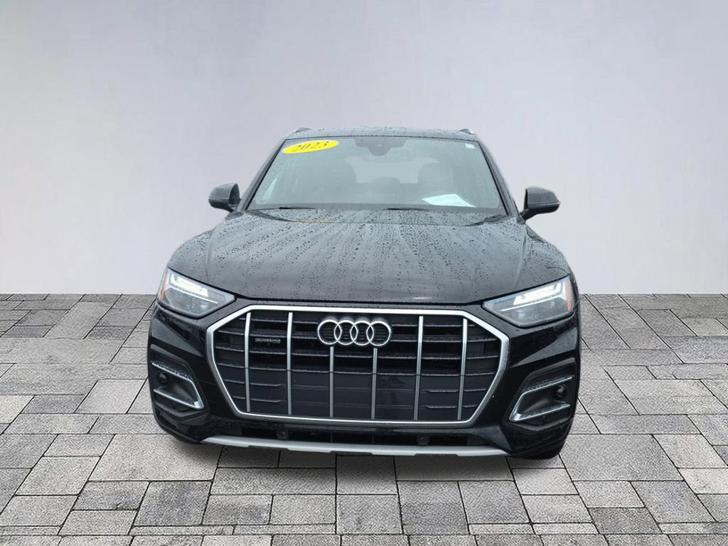 Used 2023 Audi Q5 2.0T Premium w/ Convenience Package AWD/4WD image 2