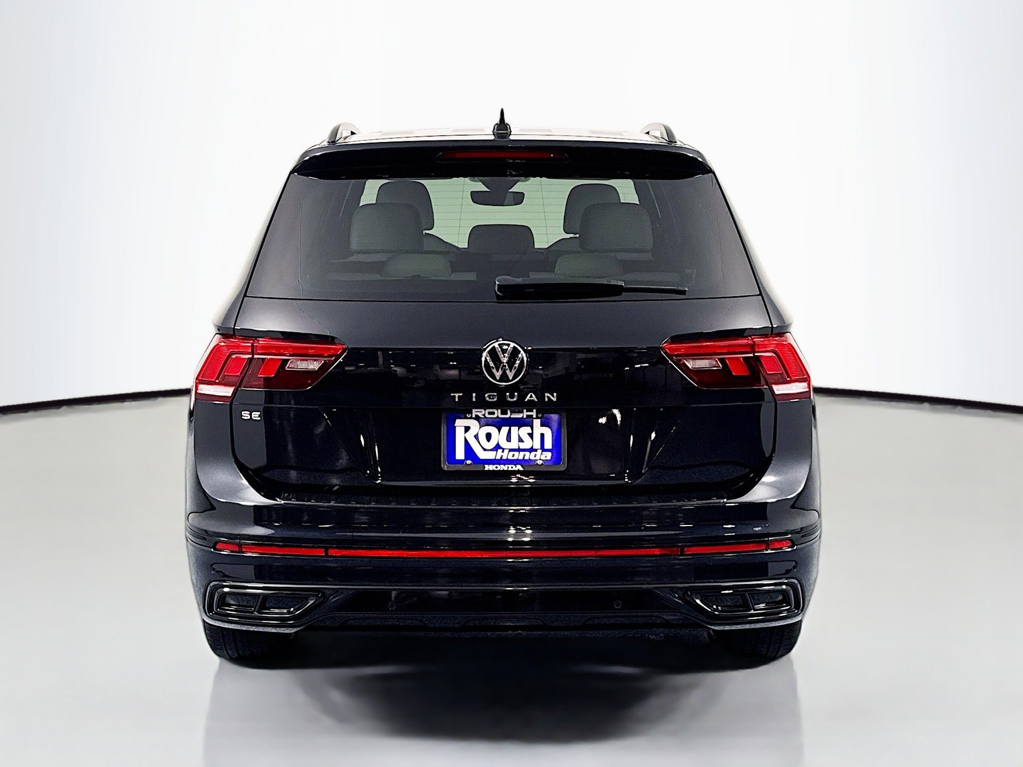 Used 2022 Volkswagen Tiguan SE R-Line image 6