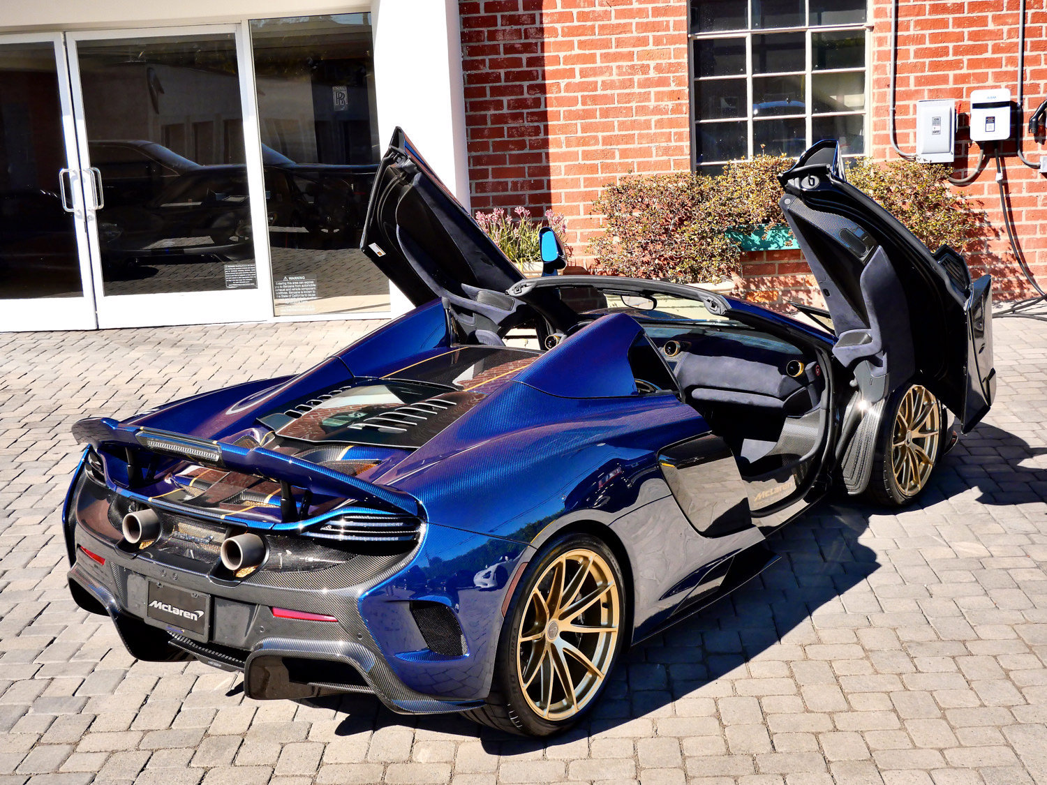 Used 2016 McLaren 675LT Spider RWD image 42