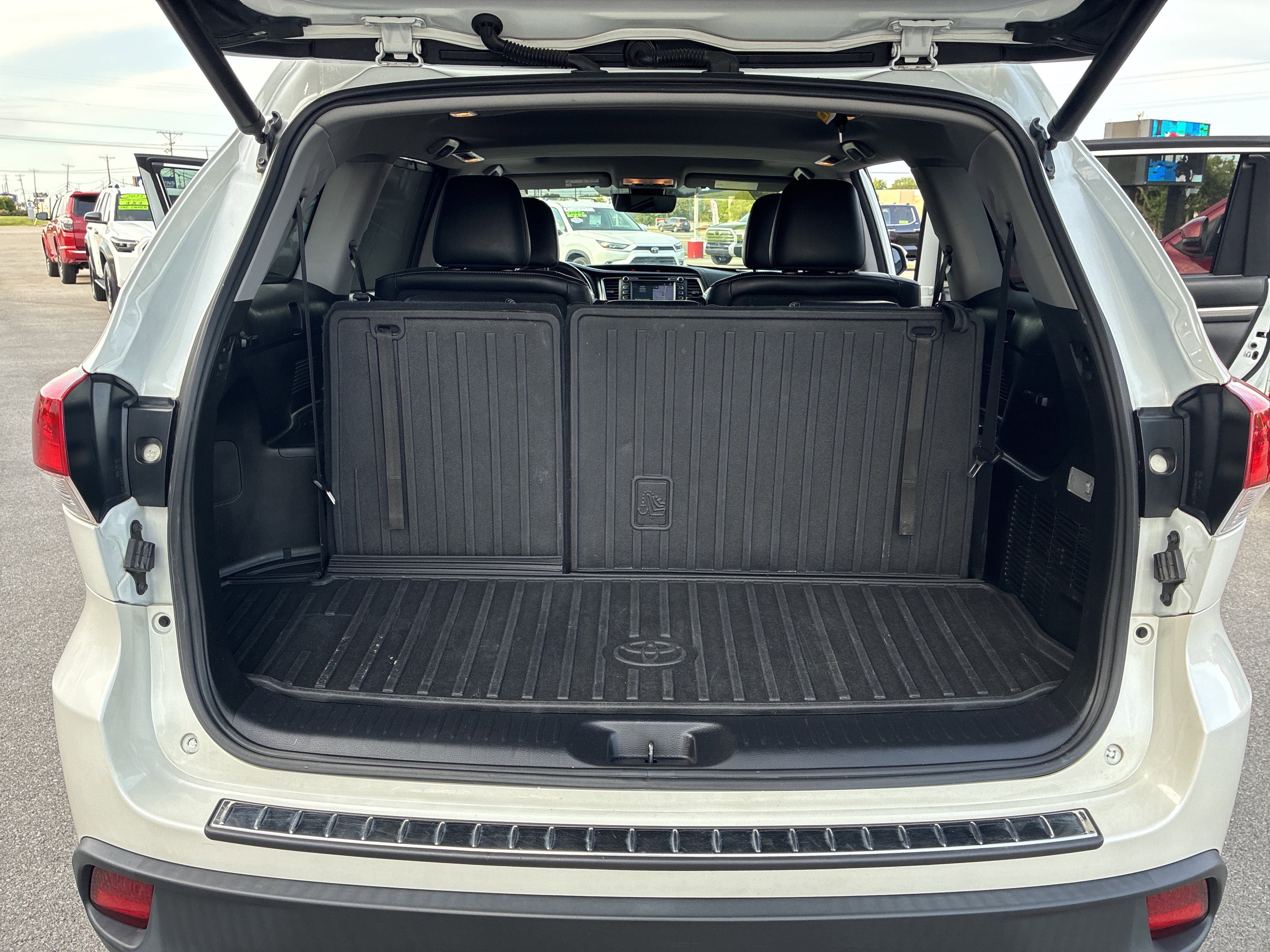 Used 2017 Toyota Highlander SE AWD/4WD image 18