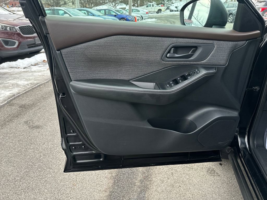 Used 2021 Nissan Rogue S image 5