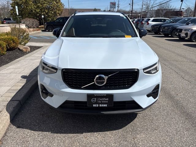 Used 2025 Volvo XC40 B5 Plus AWD/4WD image 8