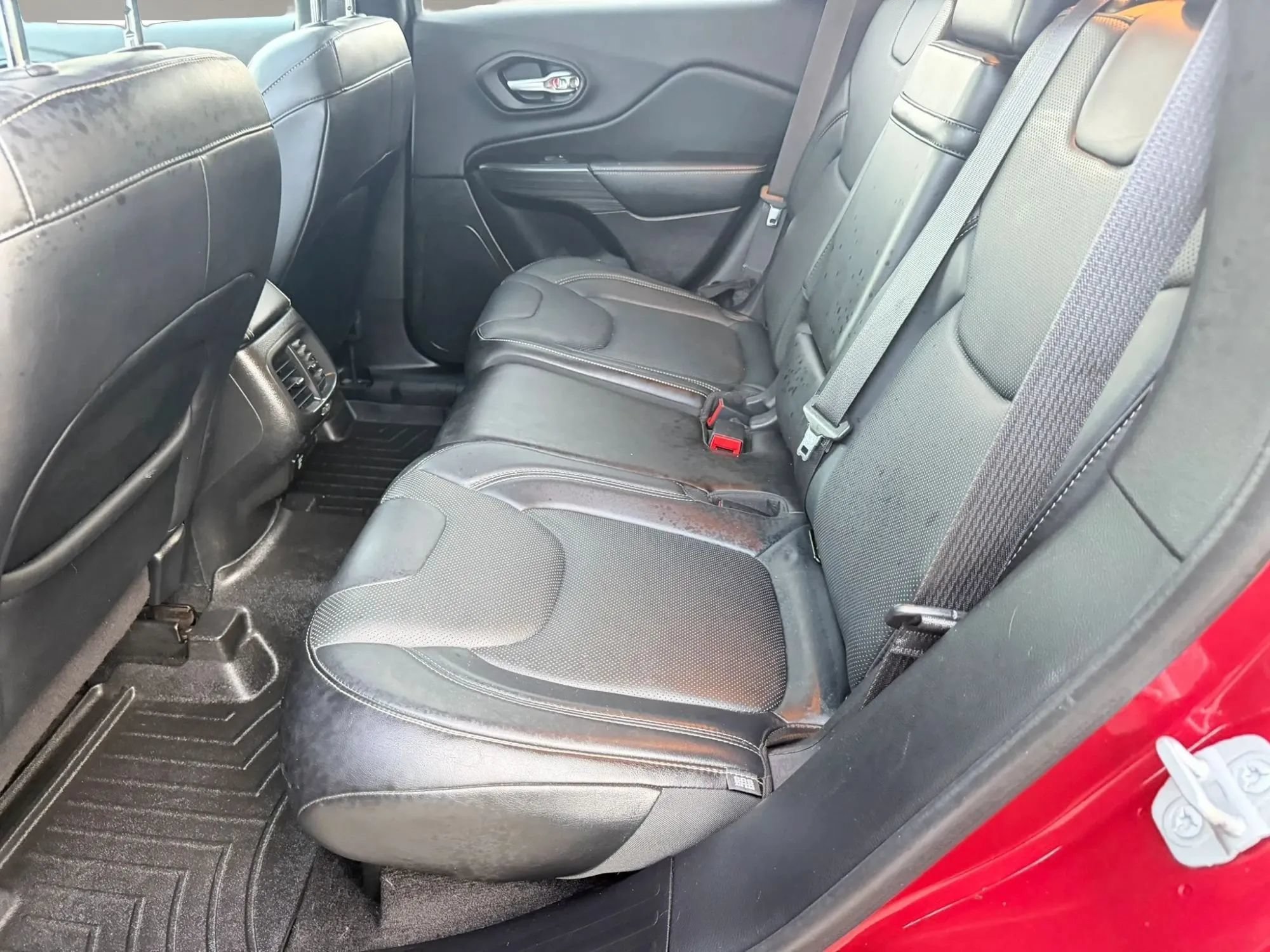 Used 2014 Jeep Cherokee Limited w/ Technology Group FWD image 8