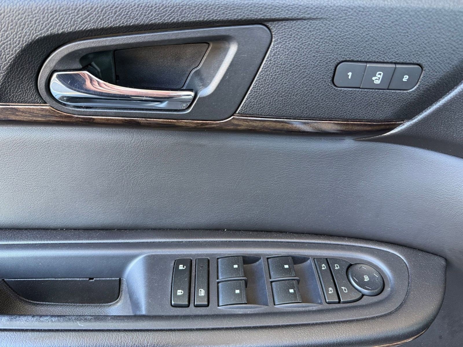 Used 2015 GMC Acadia Denali image 13