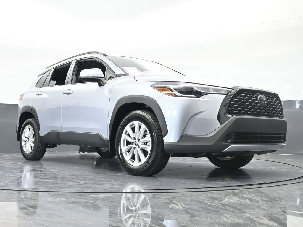 Used 2023 Toyota Corolla Cross LE image 57