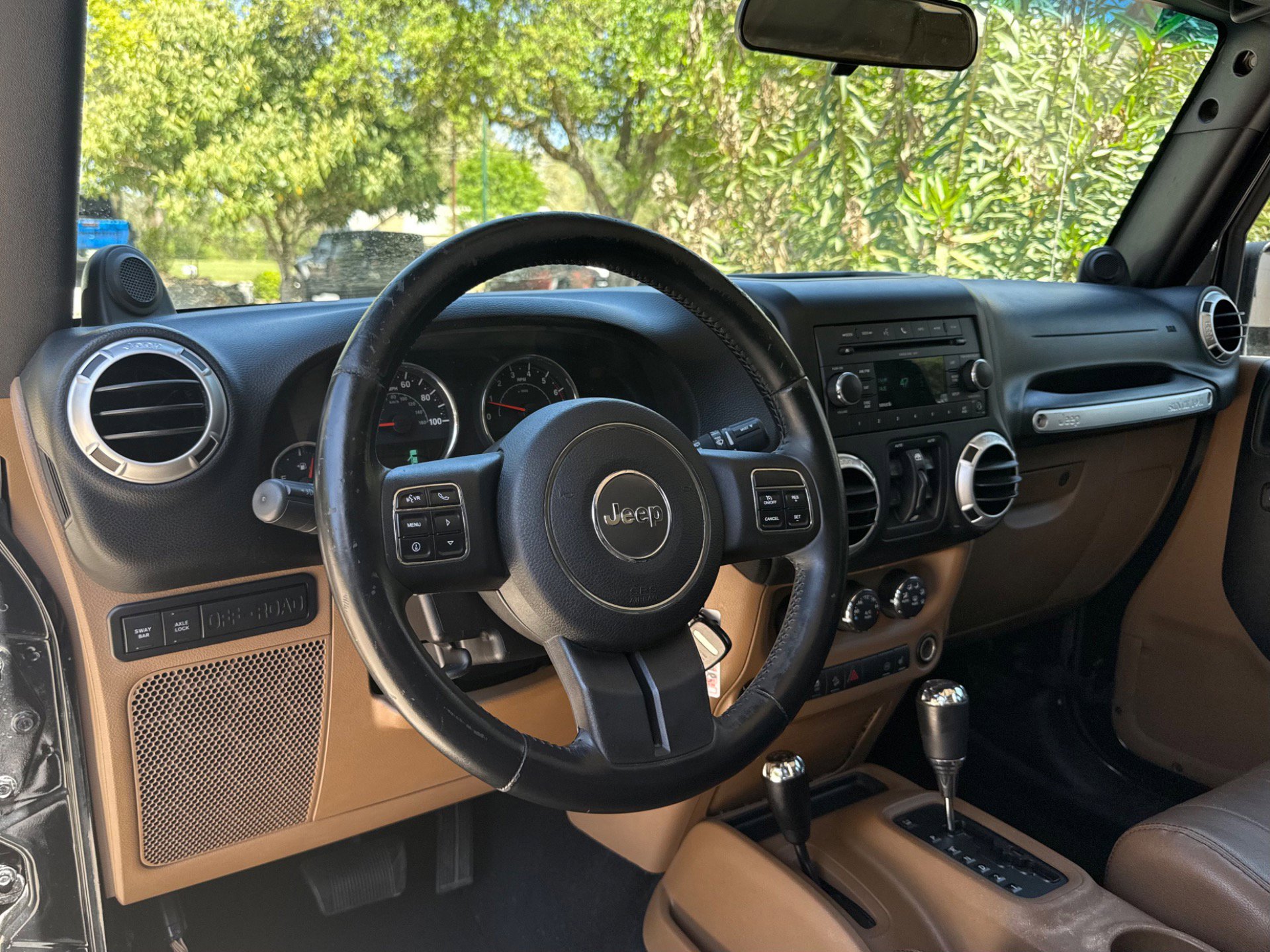 Used 2011 Jeep Wrangler Unlimited Rubicon w/ Connectivity Group image 21