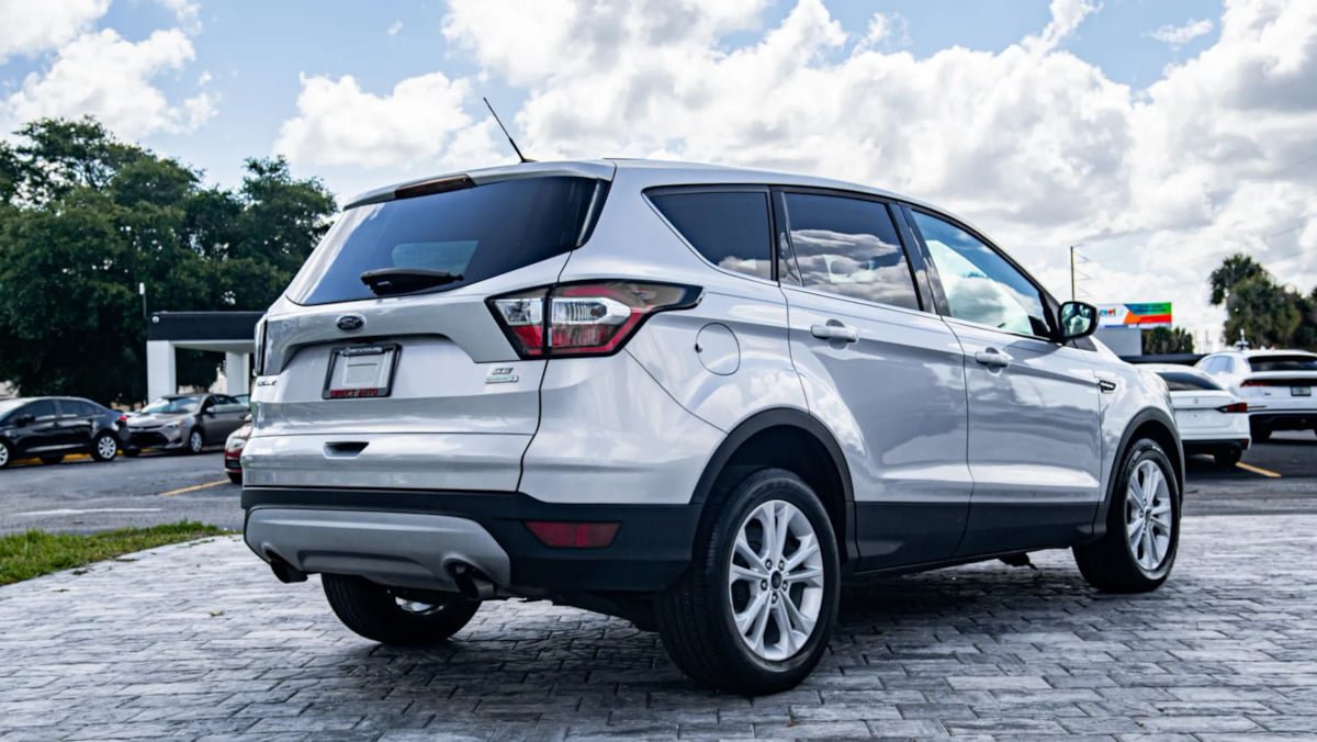 Used 2017 Ford Escape SE FWD image 7