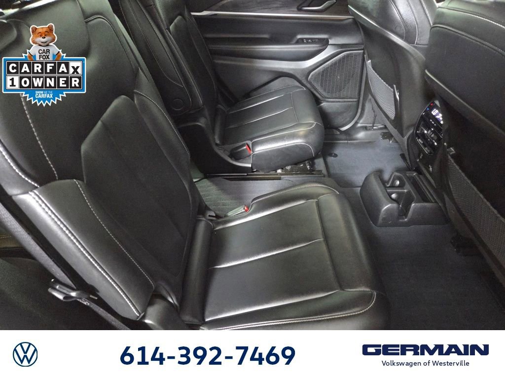 Used 2023 Jeep Grand Cherokee L Limited w/ Black Appearance Package image 18