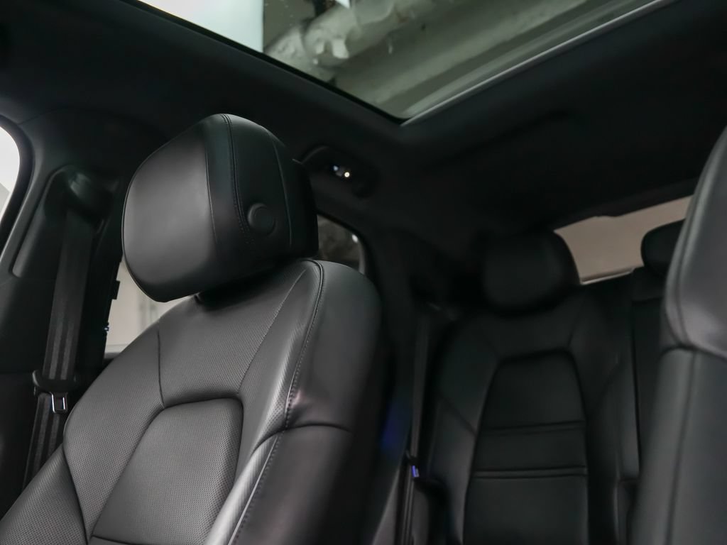 Certified 2021 Porsche Cayenne Coupe AWD/4WD image 35