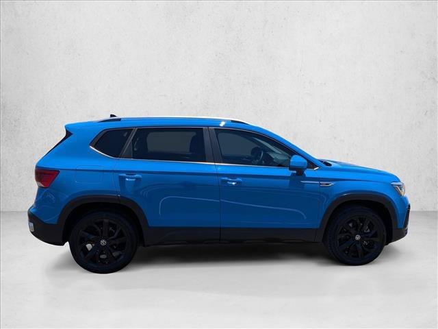 Used 2022 Volkswagen Taos SEL w/ Panoramic Sunroof Package FWD image 4