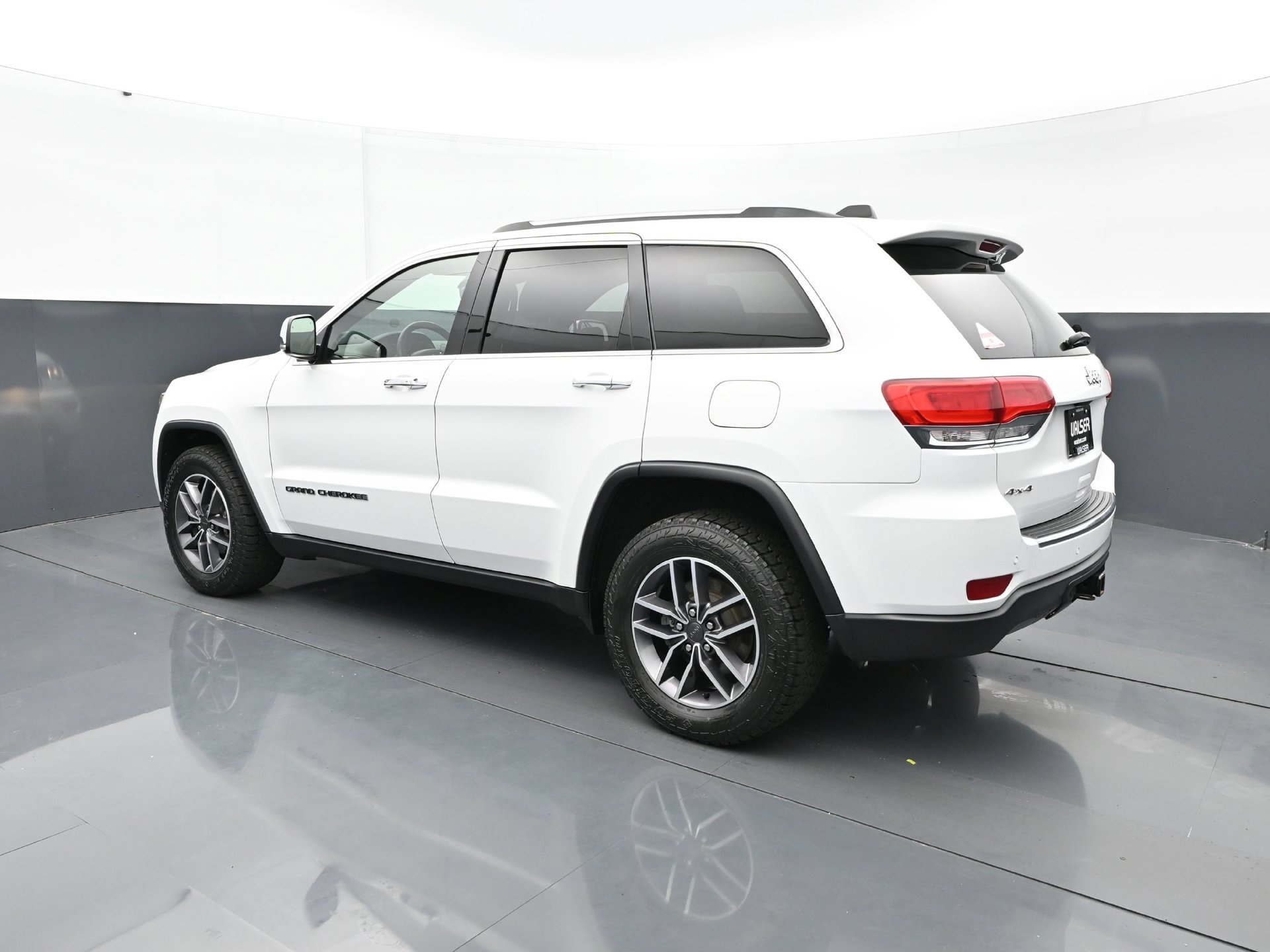 Used 2019 Jeep Grand Cherokee Limited w/ Trailer Tow Group IV AWD/4WD image 4