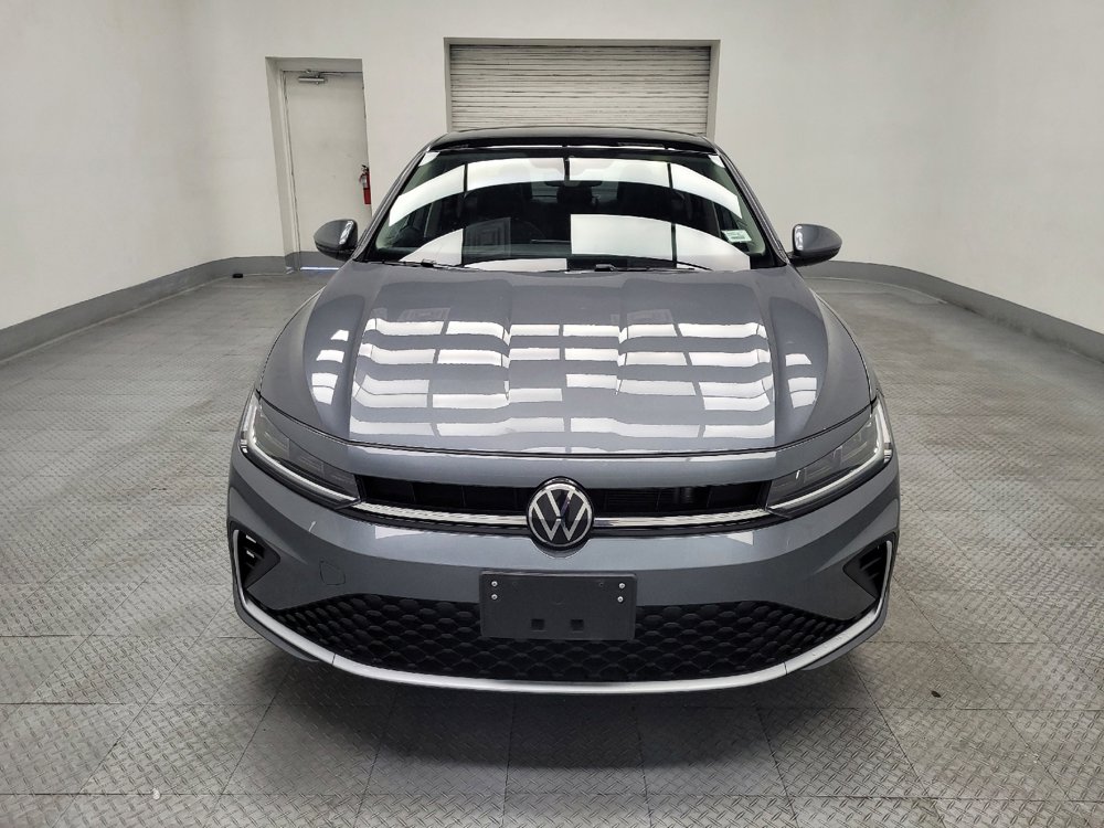 Used 2025 Volkswagen Jetta SE FWD image 15