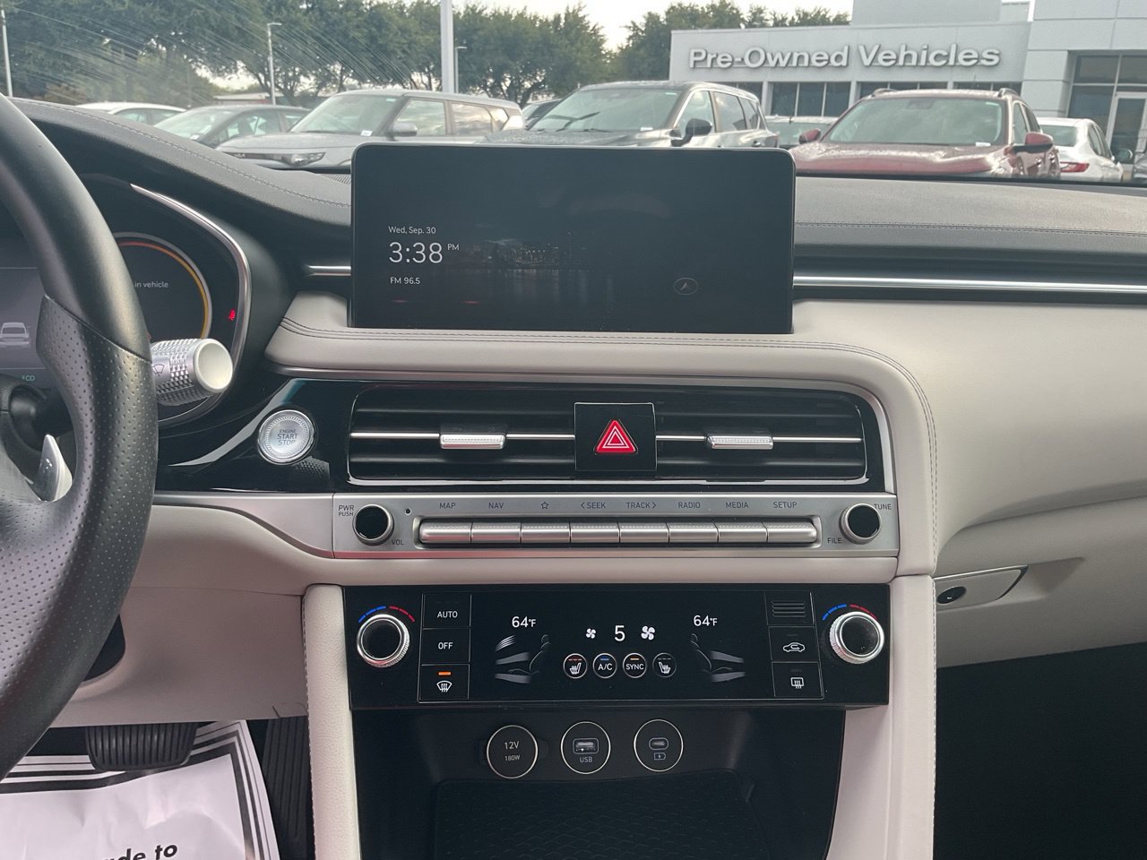 Used 2025 Genesis G70 2.5T RWD image 29