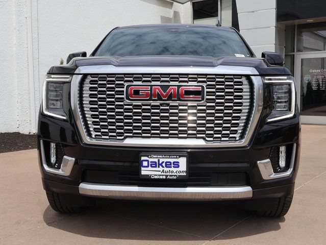 Used 2022 GMC Yukon XL Denali AWD/4WD image 3