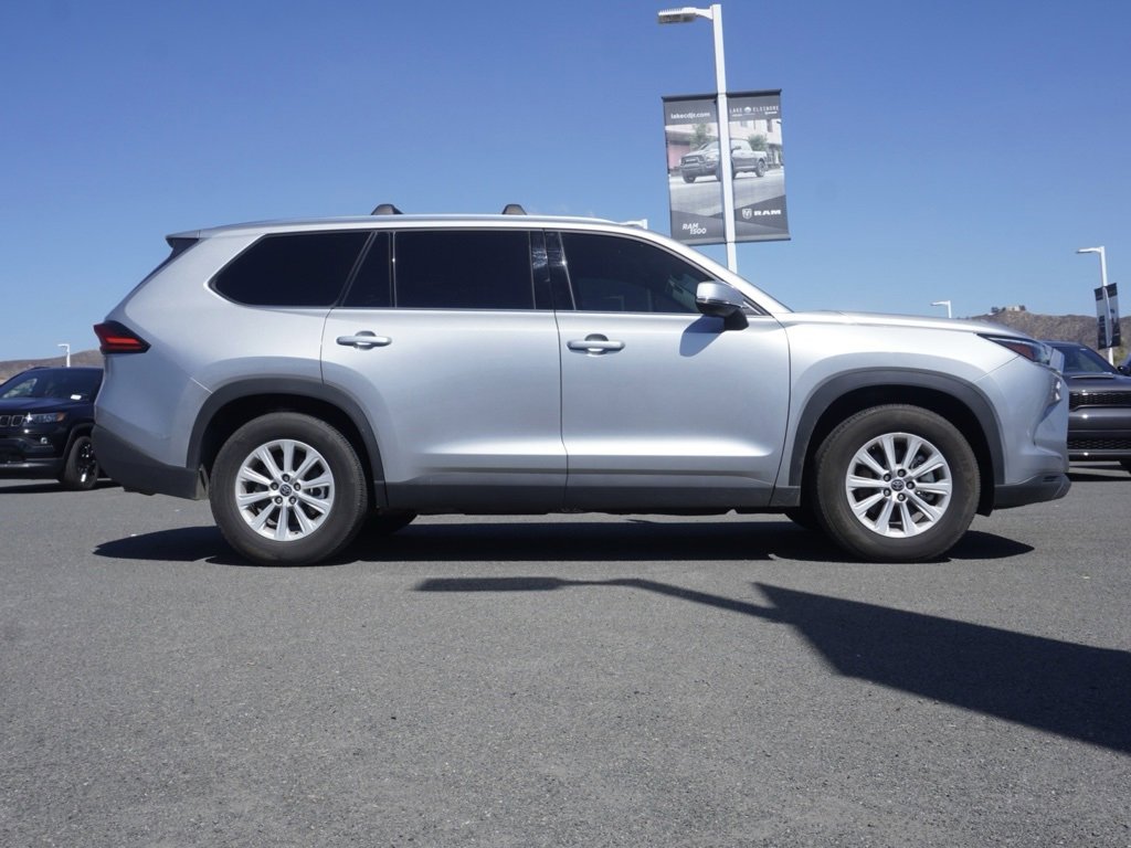 Used 2024 Toyota Grand Highlander XLE image 3