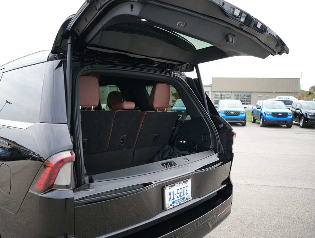 Used 2025 Lincoln Navigator Reserve AWD/4WD image 29