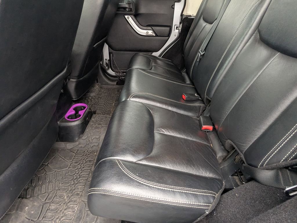 Used 2015 Jeep Wrangler Unlimited Sahara w/ Connectivity Group image 16