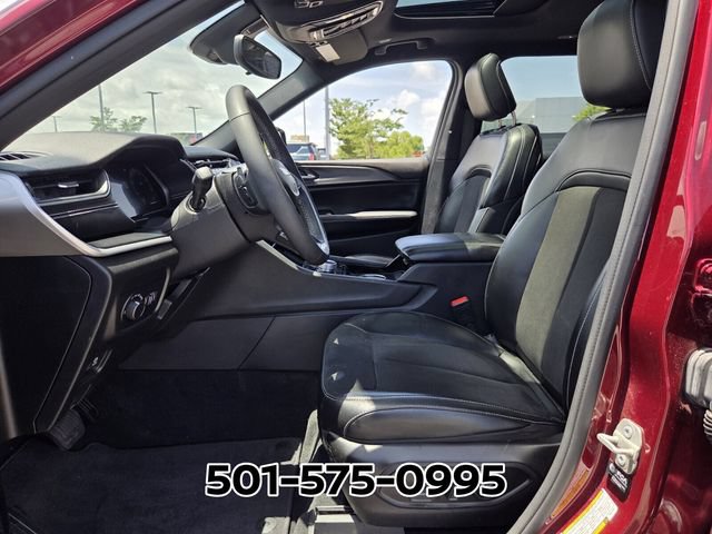 Used 2023 Jeep Grand Cherokee L Laredo AWD/4WD image 9