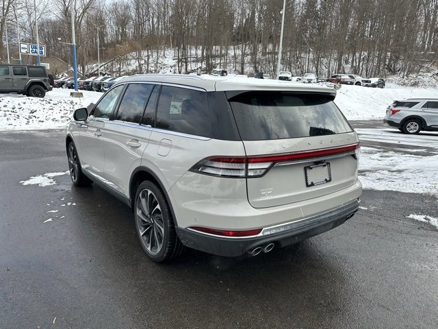 Used 2023 Lincoln Aviator Reserve w/ Equipment Group 201A image 3