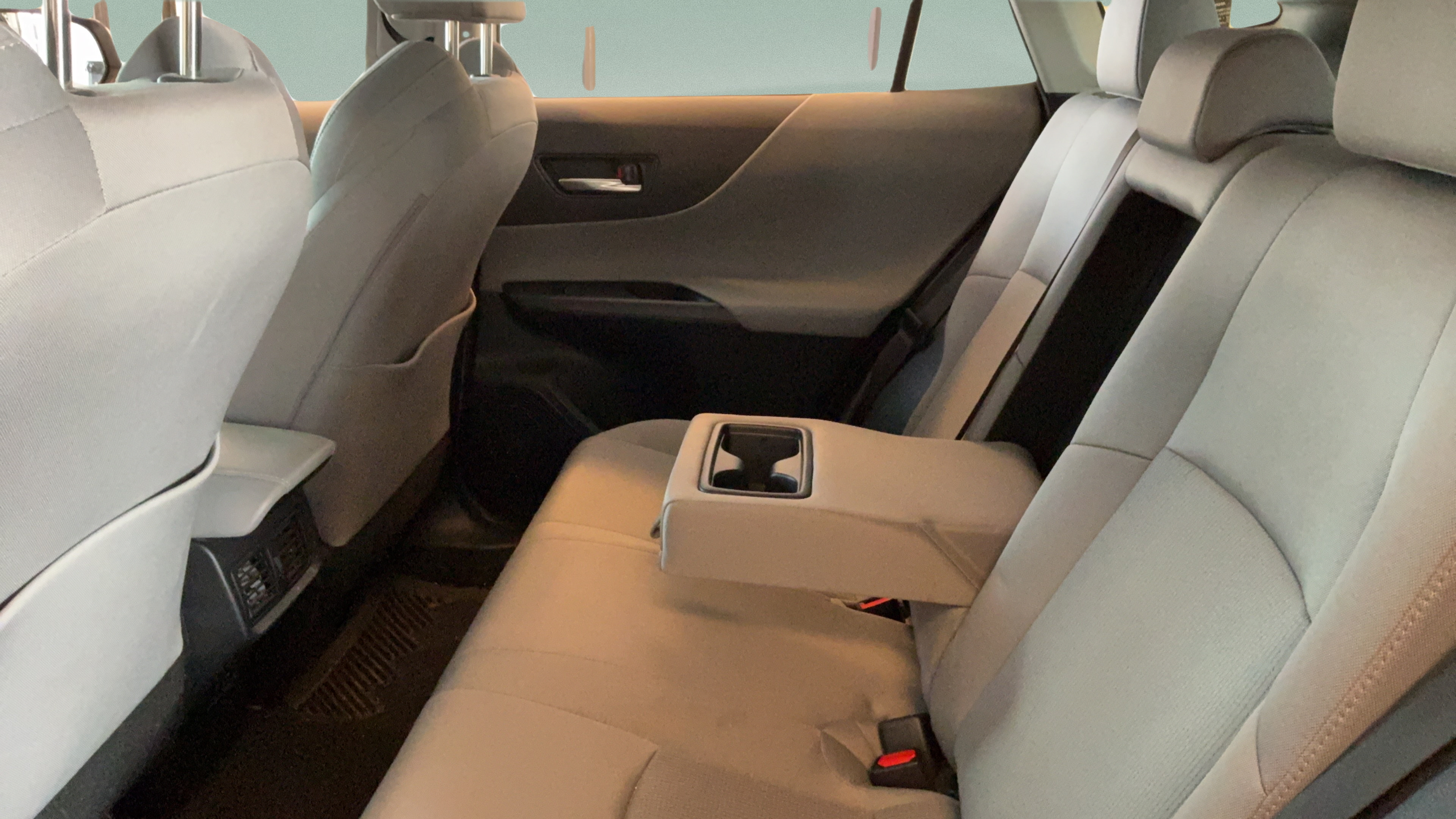 Used 2021 Toyota Venza LE AWD/4WD image 25