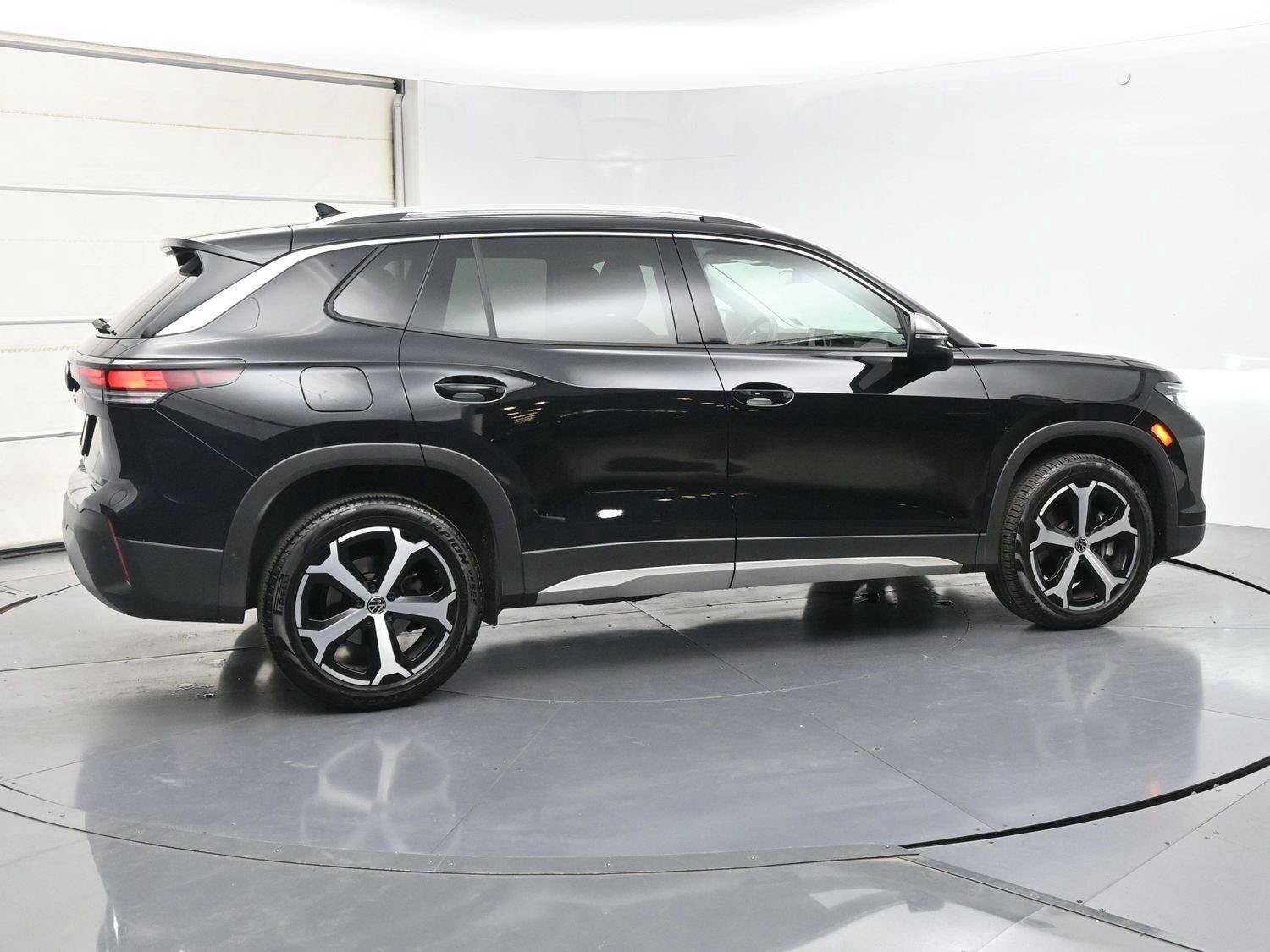 Used 2025 Volkswagen Tiguan SE AWD/4WD image 27