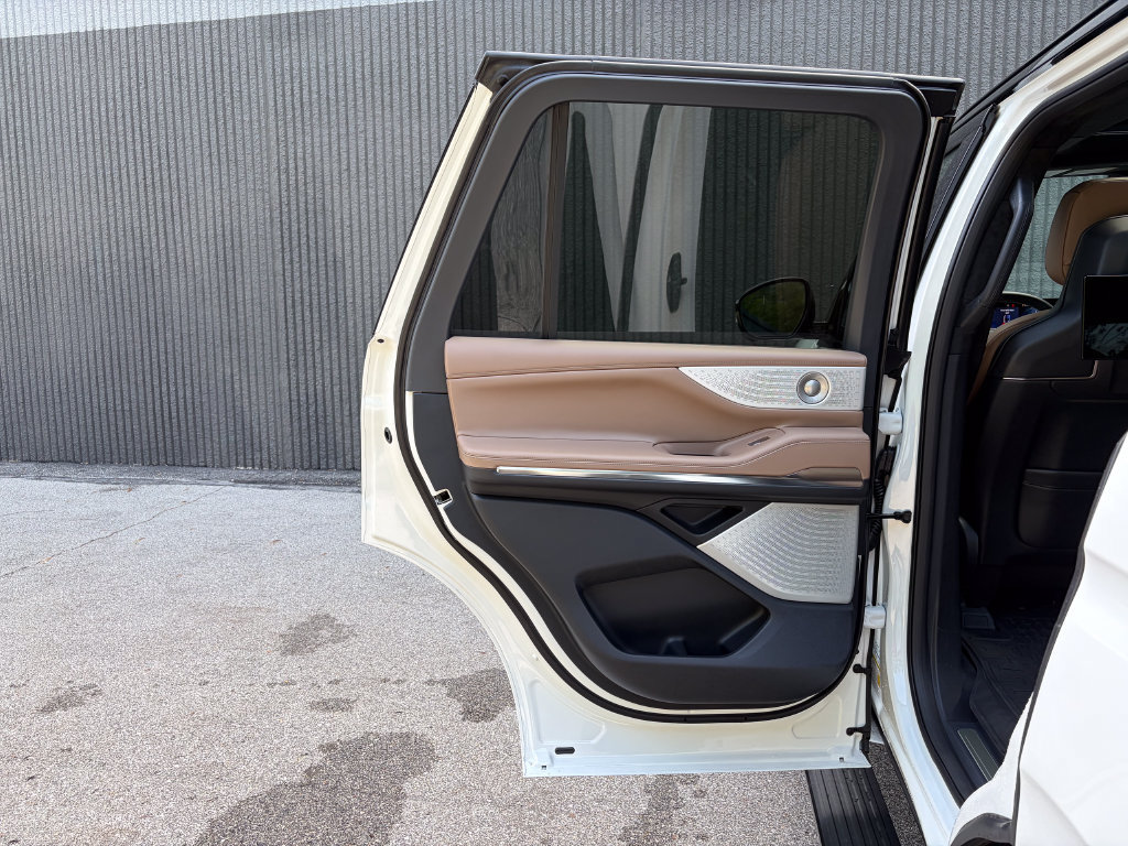 New 2027 Lincoln Navigator Black Label AWD/4WD image 28