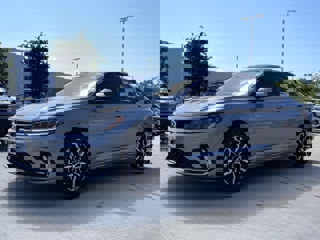 New 2025 Volkswagen Jetta SE image 3