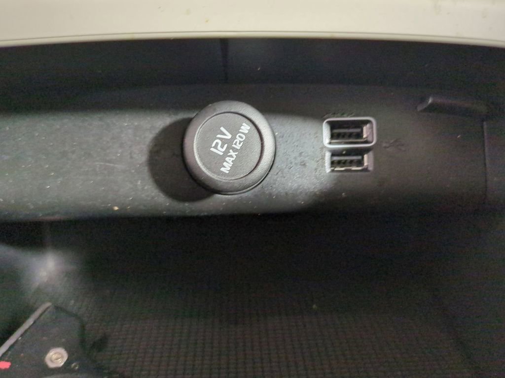 Used 2019 Volvo XC40 T5 R-Design image 28