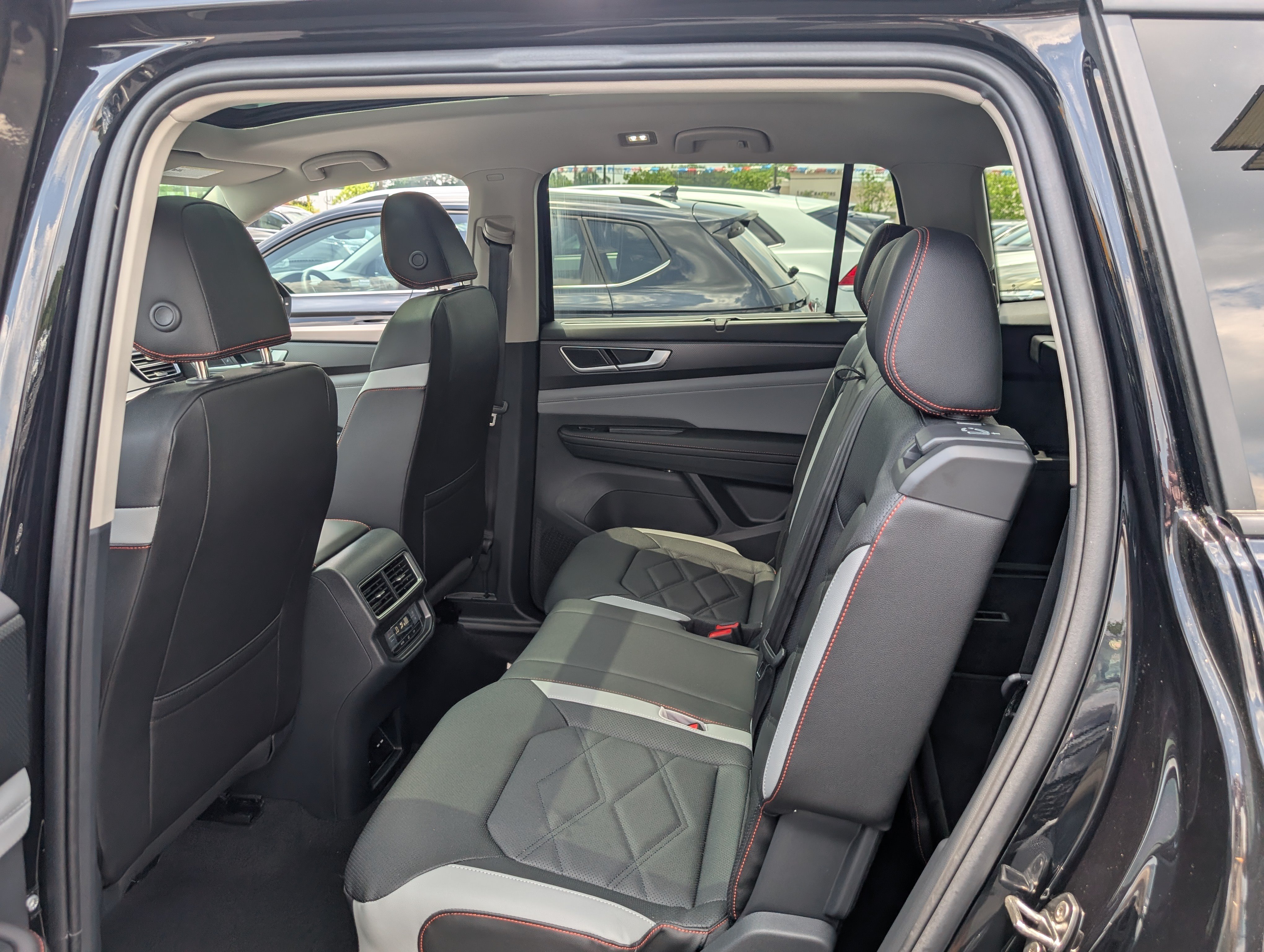 New 2026 Volkswagen Atlas Peak Edition AWD/4WD image 14