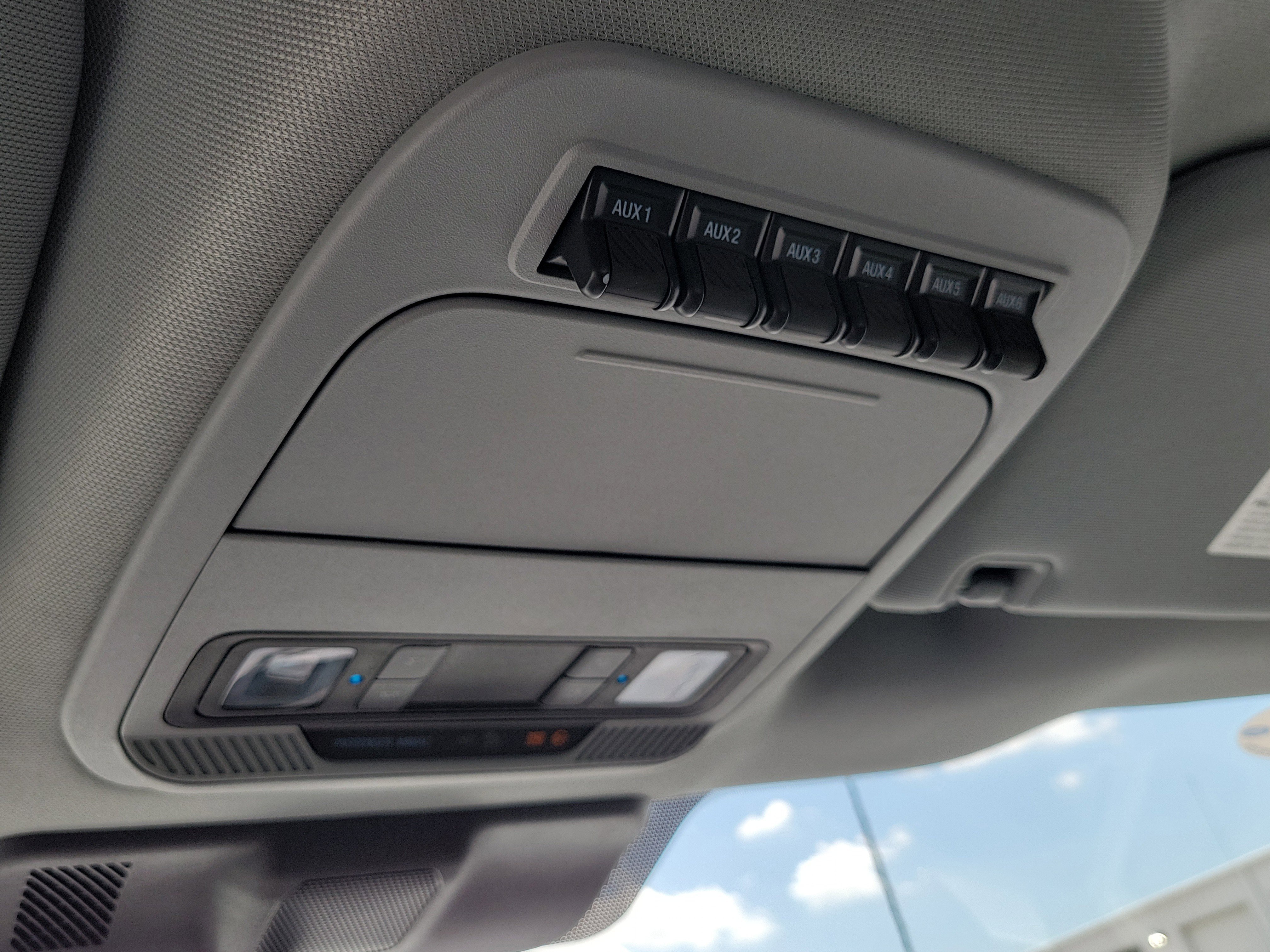 Used 2024 Ford F550 4x4 Regular Cab Super Duty image 28