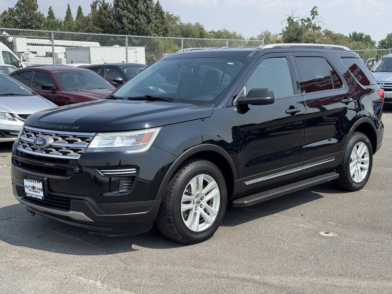 Used 2018 Ford Explorer XLT AWD/4WD image 1