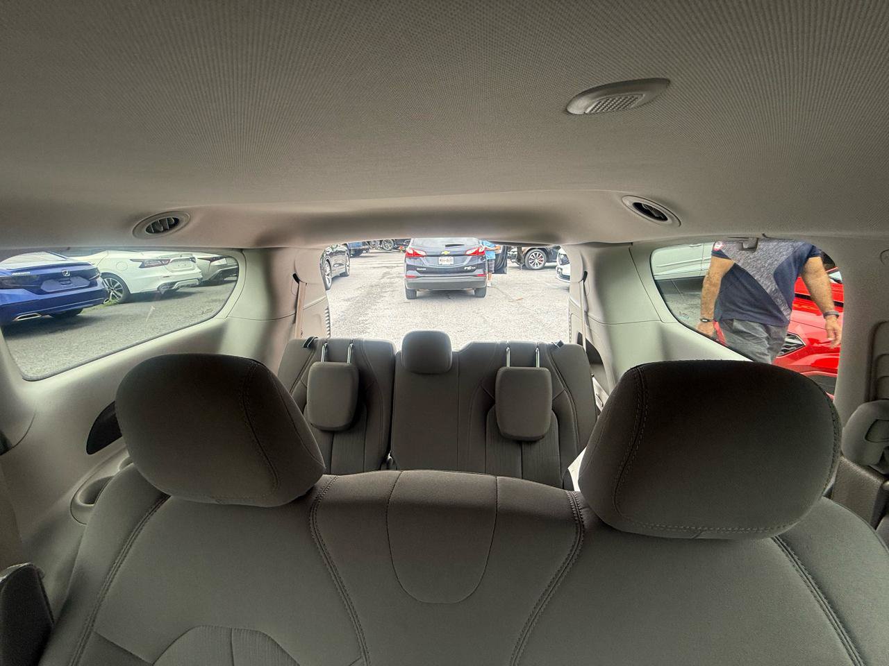Used 2018 Chrysler Pacifica L FWD image 29