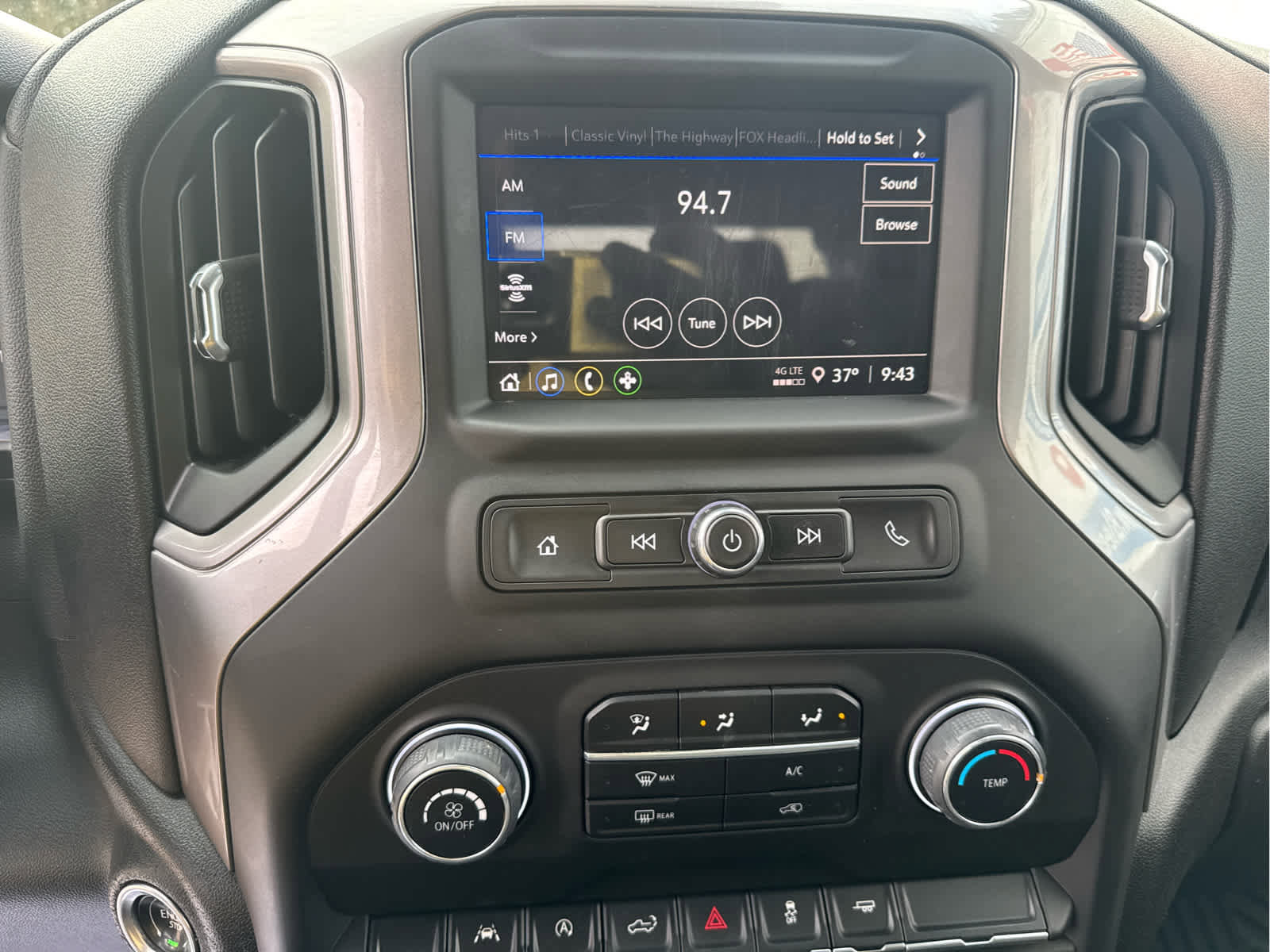 Used 2024 Chevrolet Silverado 1500 Custom image 31