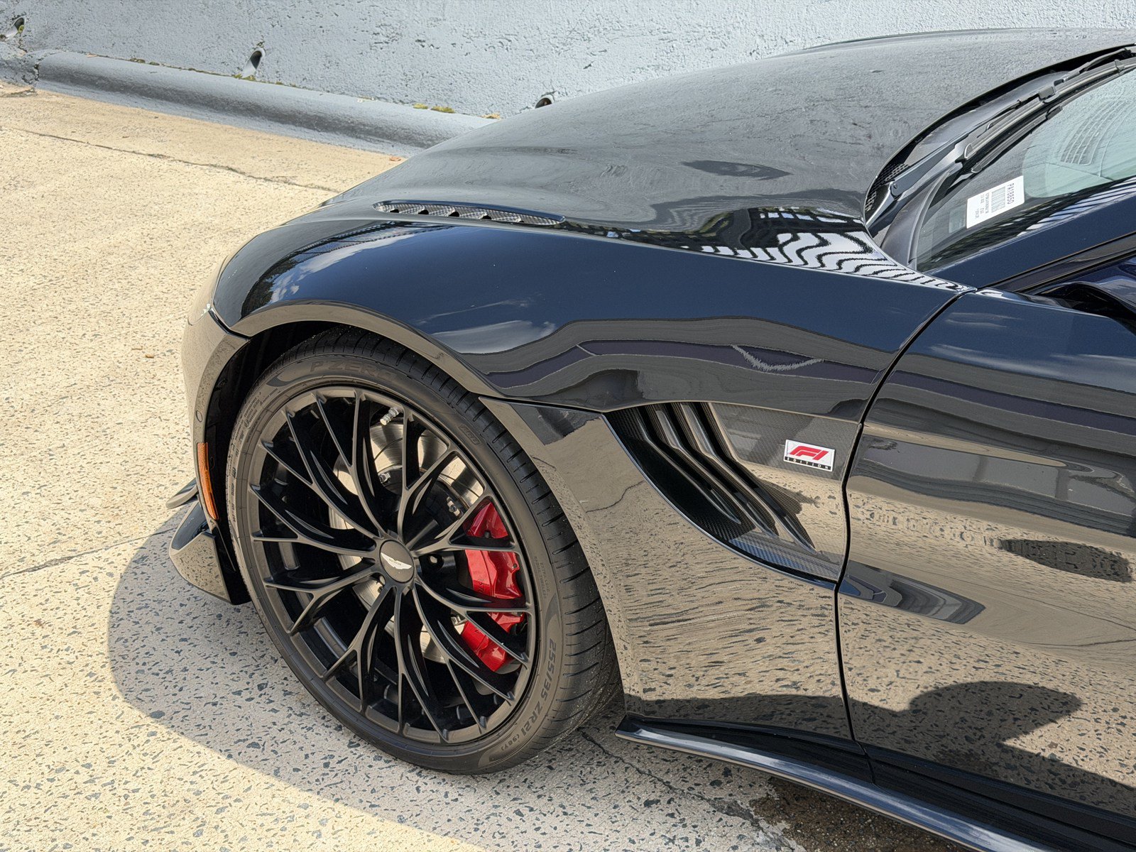 Used 2022 Aston Martin V8 Vantage Coupe RWD image 9