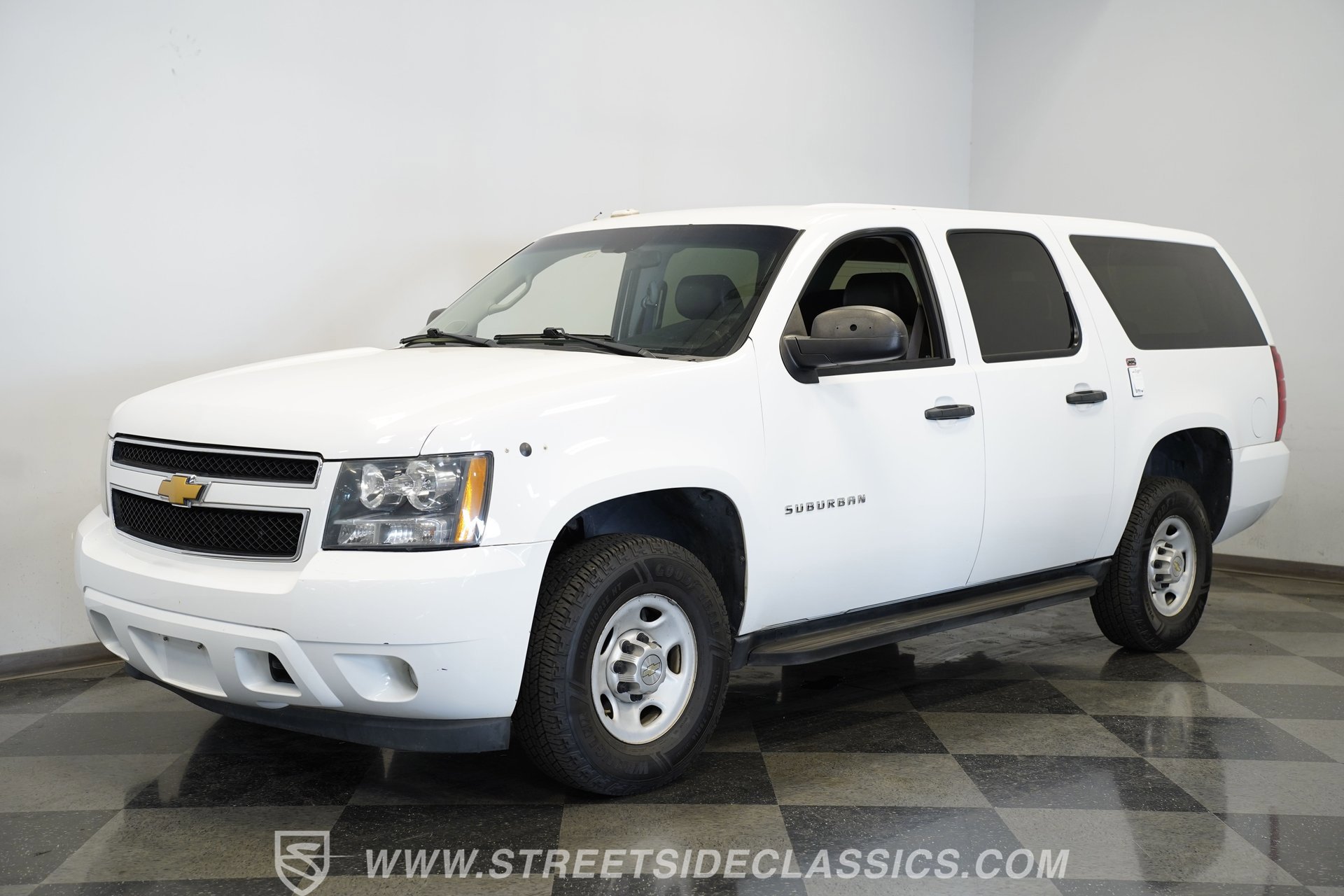 Used 2013 Chevrolet Suburban 2500 AWD/4WD image 6