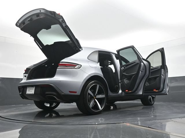 Certified 2025 Porsche Macan AWD/4WD image 27