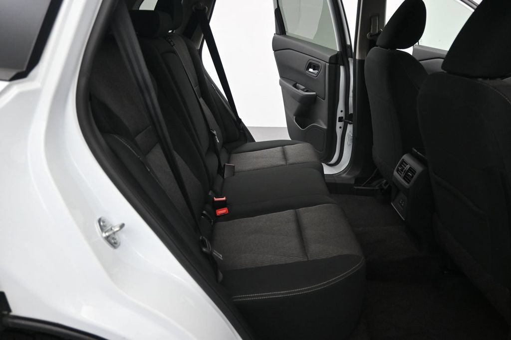 Used 2024 Nissan Rogue SV AWD/4WD image 18