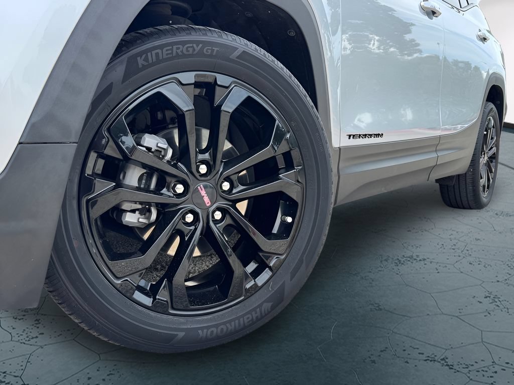 Used 2022 GMC Terrain SLE w/ Driver Convenience Package FWD image 2