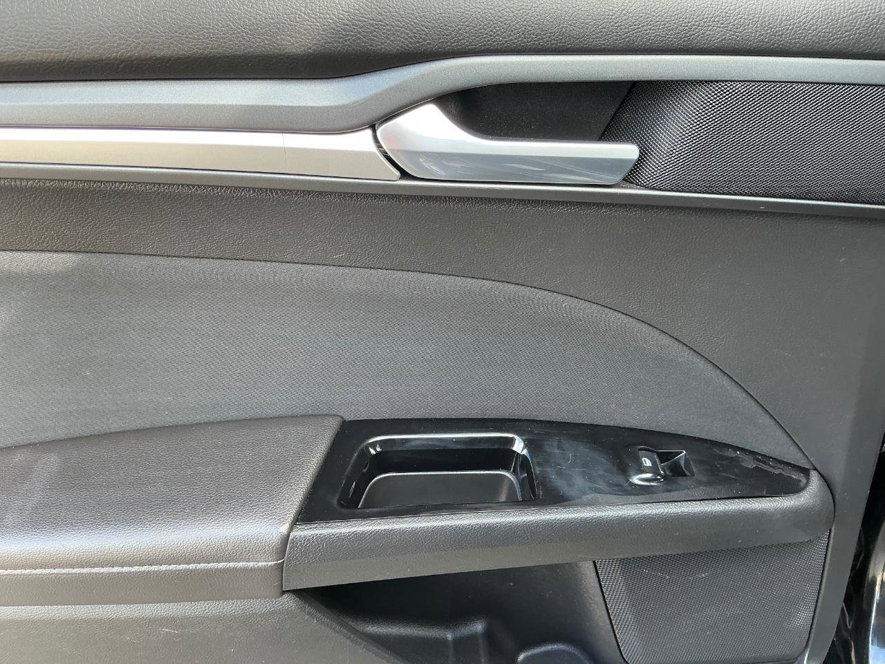 Used 2014 Ford Fusion SE image 16