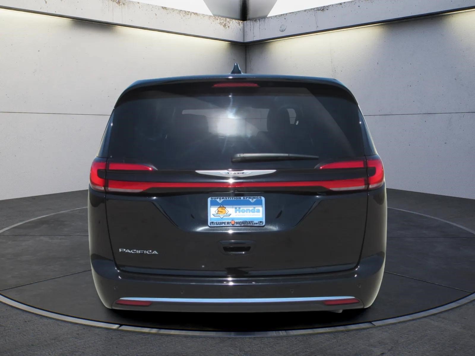 Used 2025 Chrysler Pacifica Select FWD image 7