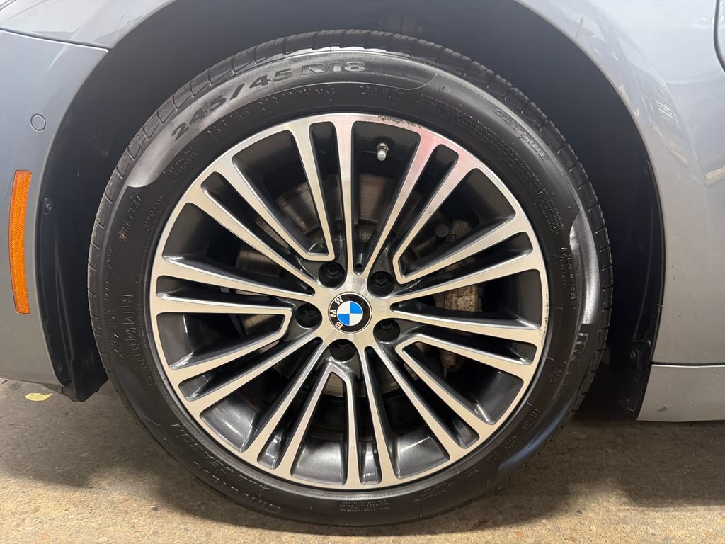 Used 2019 BMW 530e xDrive w/ Premium Package AWD/4WD image 25