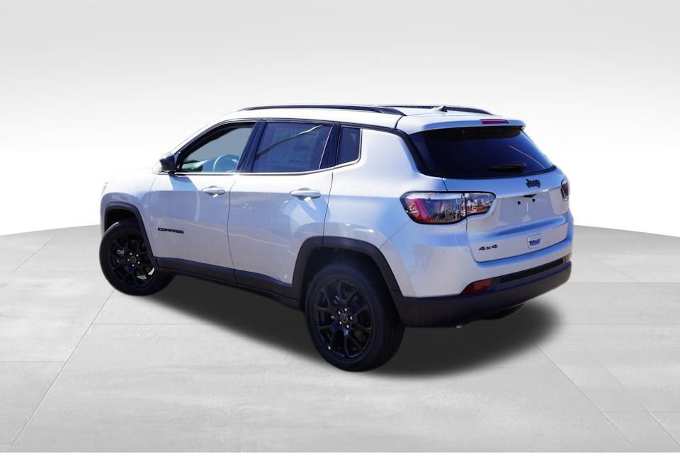 New 2025 Jeep Compass Latitude w/ Sun & Sound Group image 5