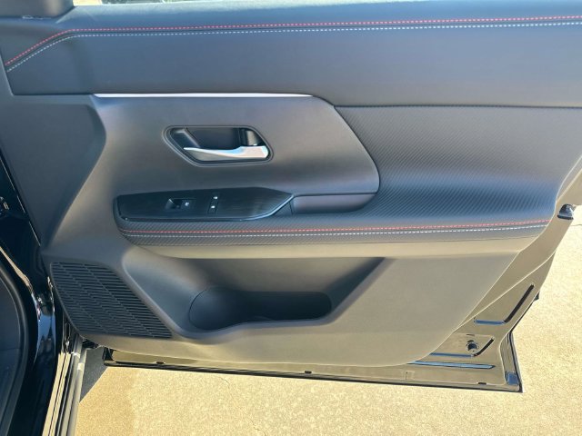 New 2027 Nissan Kicks SR w/ Cold Weather Package FWD image 16