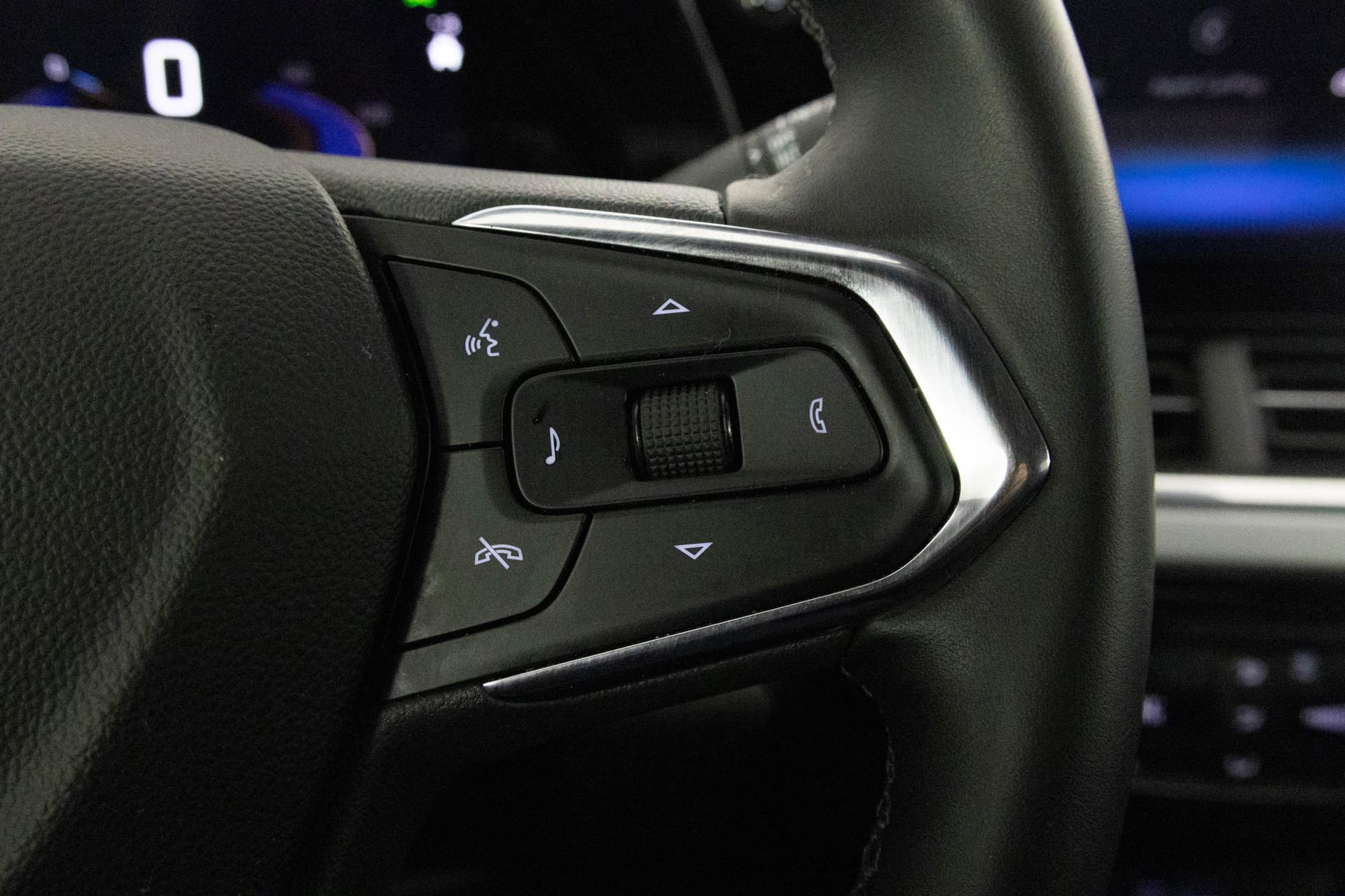 Used 2024 Chevrolet Trax LT w/ Driver Confidence Package image 29