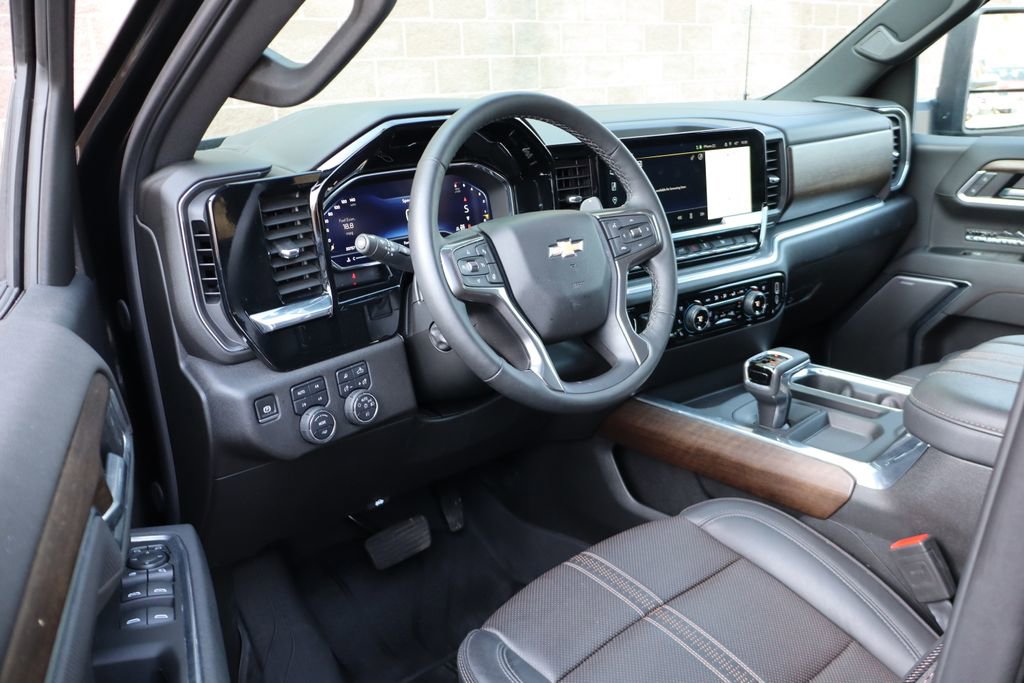 Used 2025 Chevrolet Silverado 1500 High Country w/ High Country Premium Package image 17