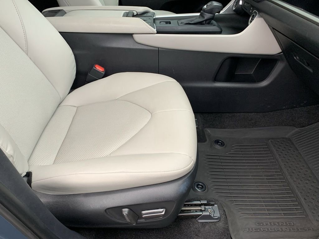 Used 2024 Toyota Grand Highlander XLE image 17