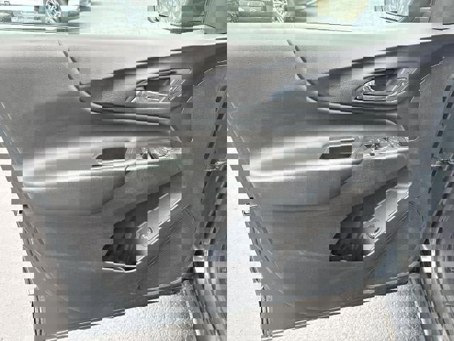 Certified 2020 Chevrolet Equinox LT w/ Driver Convenience Package image 21