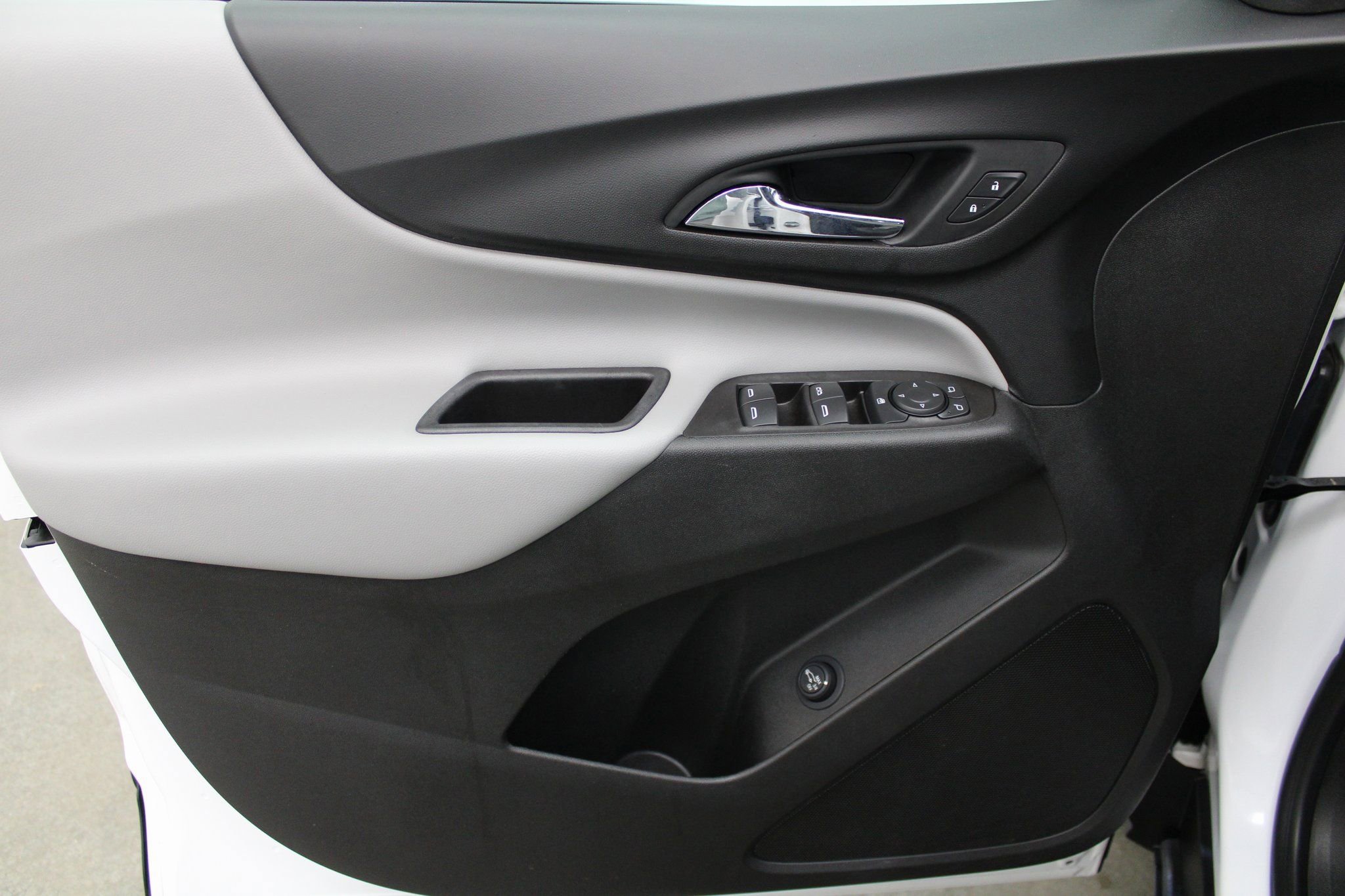 Used 2021 Chevrolet Equinox LT w/ Driver Convenience Package image 12