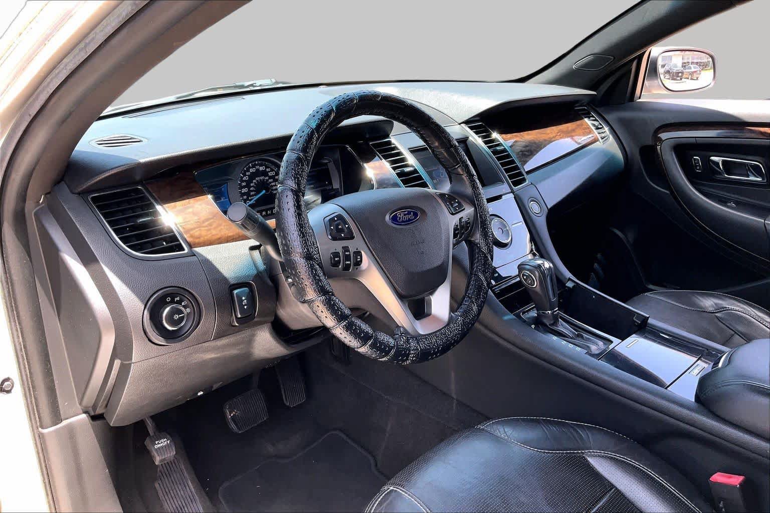 Used 2013 Ford Taurus Limited FWD image 15